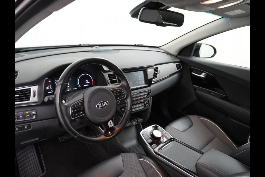 Kia e-Niro 64kWh 204PK Apple Carplay Android Auto Navi Ecc 1/2 Leder Camera Adaptieve Cruise Control Pdc Stoel Verwarming Keyless Led Stuur Verwarming Dodehoek assistent Regen-Lichtsensor Bluetooth Lmv 17" Krachtige en zuinige aandrijflijn met grote accu! €45.000 Nieuwprijs