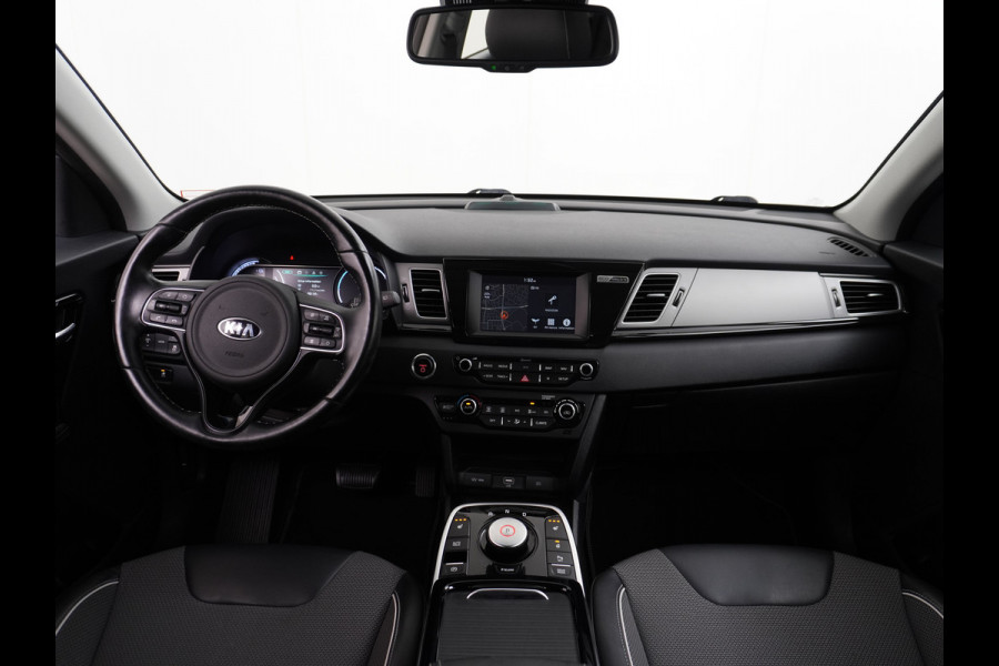 Kia e-Niro 64kWh 204PK Apple Carplay Android Auto Navi Ecc 1/2 Leder Camera Adaptieve Cruise Control Pdc Stoel Verwarming Keyless Led Stuur Verwarming Dodehoek assistent Regen-Lichtsensor Bluetooth Lmv 17" Krachtige en zuinige aandrijflijn met grote accu! €45.000 Nieuwprijs