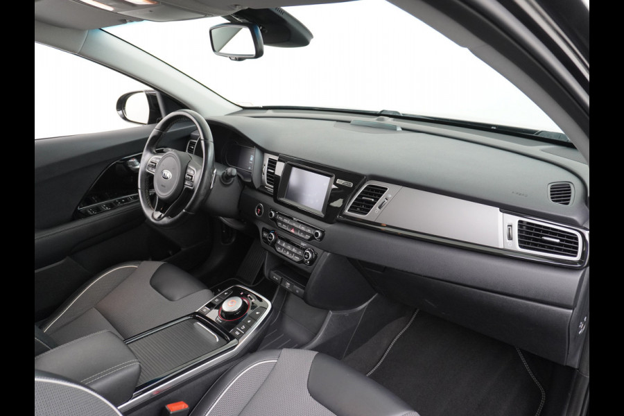 Kia e-Niro 64kWh 204PK Apple Carplay Android Auto Navi Ecc 1/2 Leder Camera Adaptieve Cruise Control Pdc Stoel Verwarming Keyless Led Stuur Verwarming Dodehoek assistent Regen-Lichtsensor Bluetooth Lmv 17" Krachtige en zuinige aandrijflijn met grote accu! €45.000 Nieuwprijs