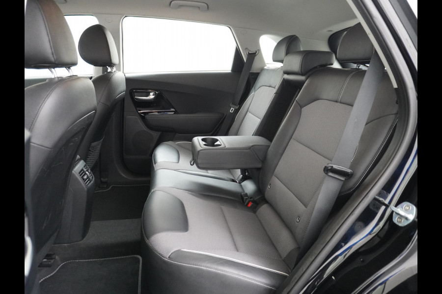 Kia e-Niro 64kWh 204PK Apple Carplay Android Auto Navi Ecc 1/2 Leder Camera Adaptieve Cruise Control Pdc Stoel Verwarming Keyless Led Stuur Verwarming Dodehoek assistent Regen-Lichtsensor Bluetooth Lmv 17" Krachtige en zuinige aandrijflijn met grote accu! €45.000 Nieuwprijs