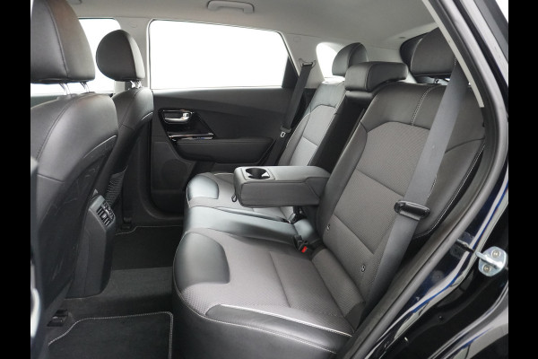 Kia e-Niro 64kWh 204PK Apple Carplay Android Auto Navi Ecc 1/2 Leder Camera Adaptieve Cruise Control Pdc Stoel Verwarming Keyless Led Stuur Verwarming Dodehoek assistent Regen-Lichtsensor Bluetooth Lmv 17" Krachtige en zuinige aandrijflijn met grote accu! €45.000 Nieuwprijs
