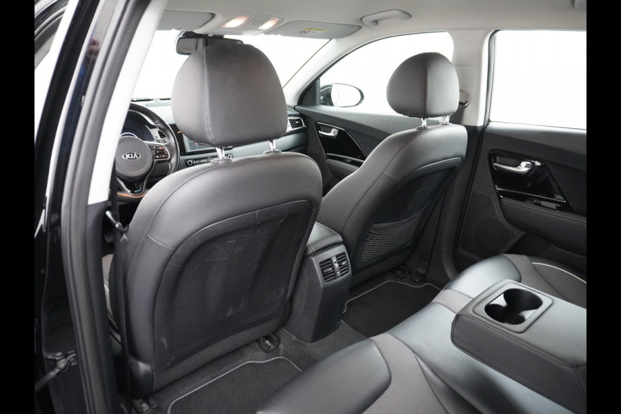 Kia e-Niro 64kWh 204PK Apple Carplay Android Auto Navi Ecc 1/2 Leder Camera Adaptieve Cruise Control Pdc Stoel Verwarming Keyless Led Stuur Verwarming Dodehoek assistent Regen-Lichtsensor Bluetooth Lmv 17" Krachtige en zuinige aandrijflijn met grote accu! €45.000 Nieuwprijs