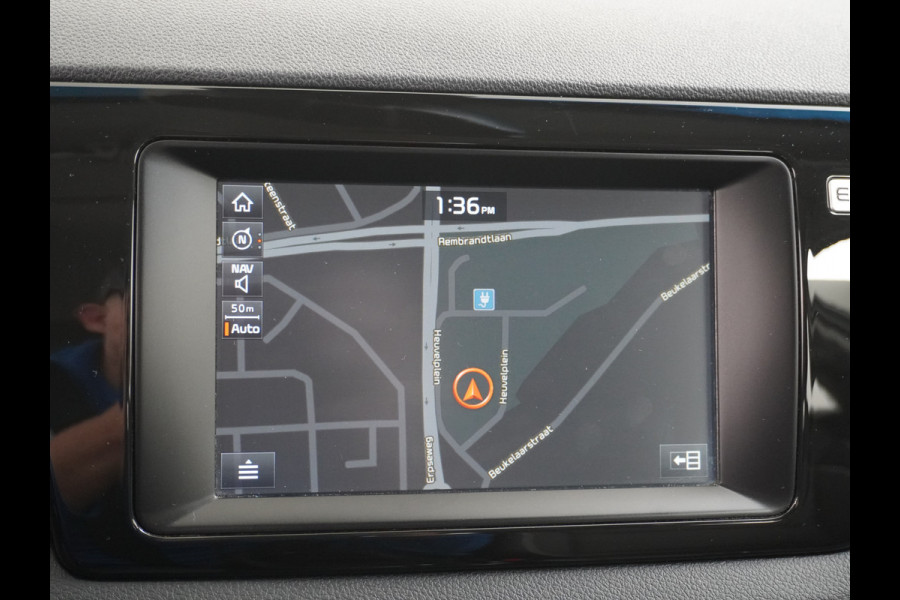 Kia e-Niro 64kWh 204PK Apple Carplay Android Auto Navi Ecc 1/2 Leder Camera Adaptieve Cruise Control Pdc Stoel Verwarming Keyless Led Stuur Verwarming Dodehoek assistent Regen-Lichtsensor Bluetooth Lmv 17" Krachtige en zuinige aandrijflijn met grote accu! €45.000 Nieuwprijs