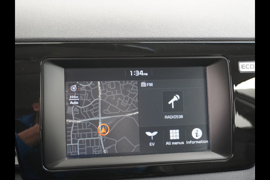 Kia e-Niro 64kWh 204PK Apple Carplay Android Auto Navi Ecc 1/2 Leder Camera Adaptieve Cruise Control Pdc Stoel Verwarming Keyless Led Stuur Verwarming Dodehoek assistent Regen-Lichtsensor Bluetooth Lmv 17" Krachtige en zuinige aandrijflijn met grote accu! €45.000 Nieuwprijs