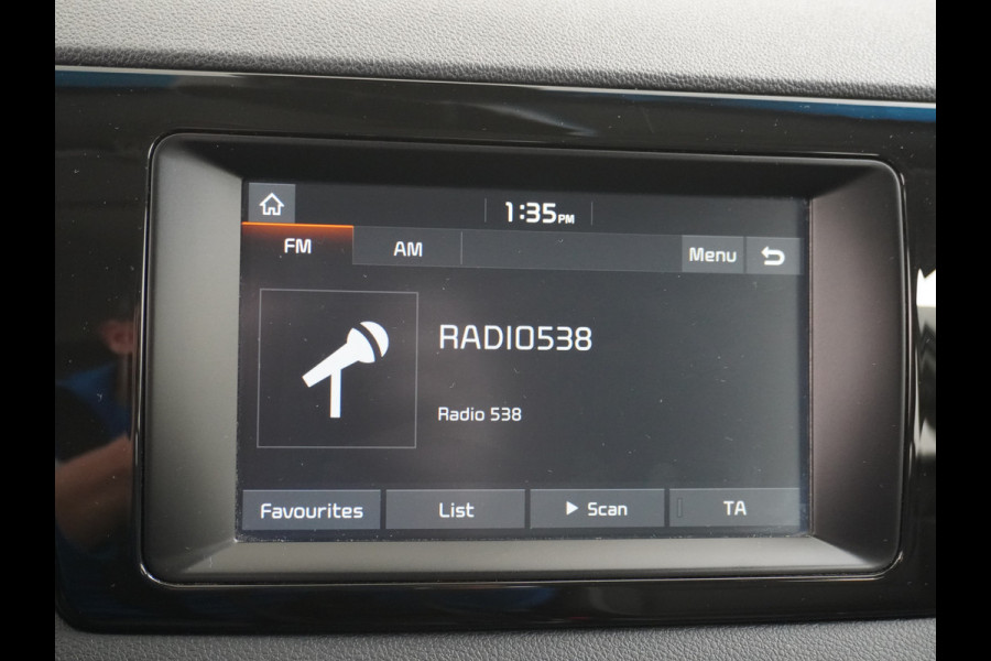 Kia e-Niro 64kWh 204PK Apple Carplay Android Auto Navi Ecc 1/2 Leder Camera Adaptieve Cruise Control Pdc Stoel Verwarming Keyless Led Stuur Verwarming Dodehoek assistent Regen-Lichtsensor Bluetooth Lmv 17" Krachtige en zuinige aandrijflijn met grote accu! €45.000 Nieuwprijs