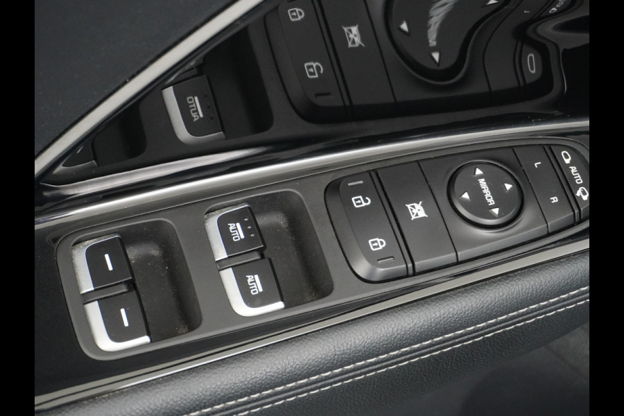 Kia e-Niro 64kWh 204PK Apple Carplay Android Auto Navi Ecc 1/2 Leder Camera Adaptieve Cruise Control Pdc Stoel Verwarming Keyless Led Stuur Verwarming Dodehoek assistent Regen-Lichtsensor Bluetooth Lmv 17" Krachtige en zuinige aandrijflijn met grote accu! €45.000 Nieuwprijs