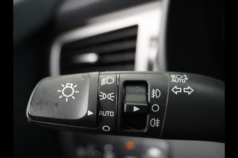 Kia e-Niro 64kWh 204PK Apple Carplay Android Auto Navi Ecc 1/2 Leder Camera Adaptieve Cruise Control Pdc Stoel Verwarming Keyless Led Stuur Verwarming Dodehoek assistent Regen-Lichtsensor Bluetooth Lmv 17" Krachtige en zuinige aandrijflijn met grote accu! €45.000 Nieuwprijs