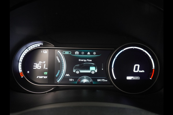 Kia e-Niro 64kWh 204PK Apple Carplay Android Auto Navi Ecc 1/2 Leder Camera Adaptieve Cruise Control Pdc Stoel Verwarming Keyless Led Stuur Verwarming Dodehoek assistent Regen-Lichtsensor Bluetooth Lmv 17" Krachtige en zuinige aandrijflijn met grote accu! €45.000 Nieuwprijs