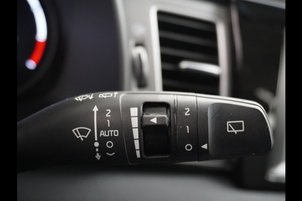 Kia e-Niro 64kWh 204PK Apple Carplay Android Auto Navi Ecc 1/2 Leder Camera Adaptieve Cruise Control Pdc Stoel Verwarming Keyless Led Stuur Verwarming Dodehoek assistent Regen-Lichtsensor Bluetooth Lmv 17" Krachtige en zuinige aandrijflijn met grote accu! €45.000 Nieuwprijs