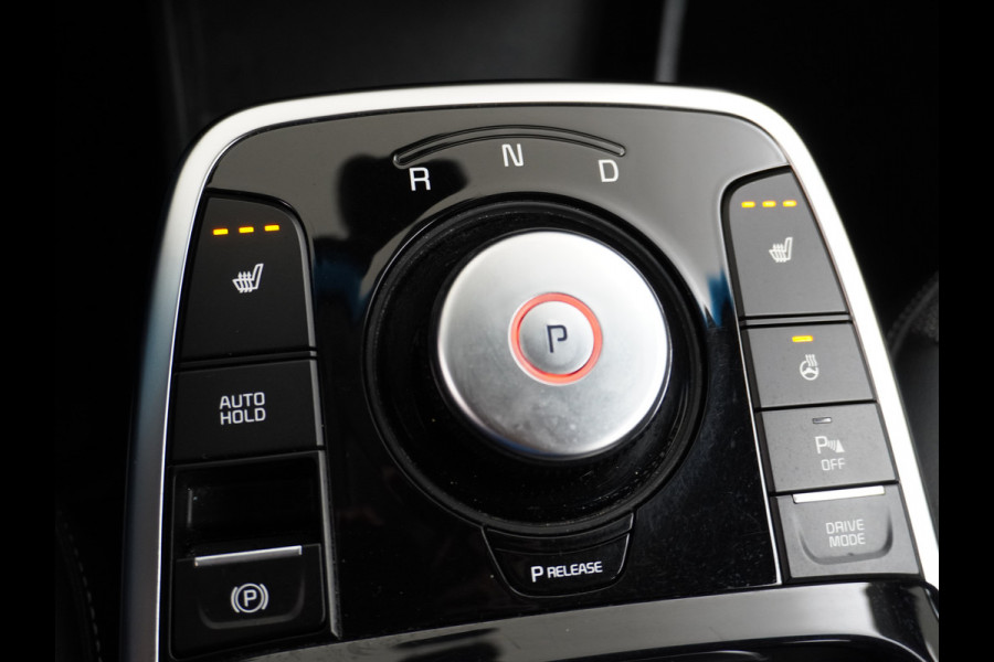 Kia e-Niro 64kWh 204PK Apple Carplay Android Auto Navi Ecc 1/2 Leder Camera Adaptieve Cruise Control Pdc Stoel Verwarming Keyless Led Stuur Verwarming Dodehoek assistent Regen-Lichtsensor Bluetooth Lmv 17" Krachtige en zuinige aandrijflijn met grote accu! €45.000 Nieuwprijs
