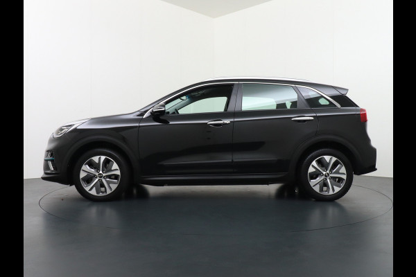 Kia e-Niro 64kWh 204PK Apple Carplay Android Auto Navi Ecc 1/2 Leder Camera Adaptieve Cruise Control Pdc Stoel Verwarming Keyless Led Stuur Verwarming Dodehoek assistent Regen-Lichtsensor Bluetooth Lmv 17" Krachtige en zuinige aandrijflijn met grote accu! €45.000 Nieuwprijs