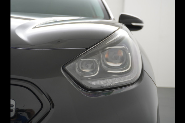 Kia e-Niro 64kWh 204PK Apple Carplay Android Auto Navi Ecc 1/2 Leder Camera Adaptieve Cruise Control Pdc Stoel Verwarming Keyless Led Stuur Verwarming Dodehoek assistent Regen-Lichtsensor Bluetooth Lmv 17" Krachtige en zuinige aandrijflijn met grote accu! €45.000 Nieuwprijs