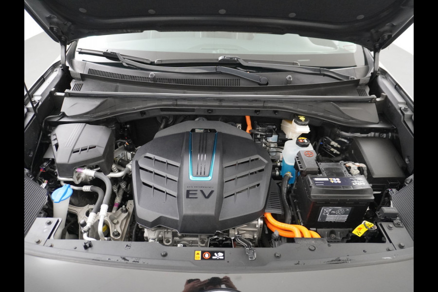 Kia e-Niro 64kWh 204PK Apple Carplay Android Auto Navi Ecc 1/2 Leder Camera Adaptieve Cruise Control Pdc Stoel Verwarming Keyless Led Stuur Verwarming Dodehoek assistent Regen-Lichtsensor Bluetooth Lmv 17" Krachtige en zuinige aandrijflijn met grote accu! €45.000 Nieuwprijs