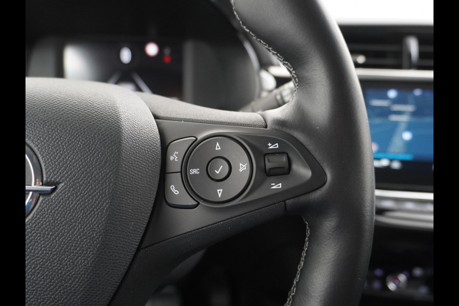 Opel CORSA-E Elegance 50kWh Two-Tone Apple Carplay Android Auto Navi Ecc Adap.Cruise Control 360° Camera Keyless Stoel-Stuurverwarming DAB Led Lmv 17" Verkeersbord detectie Rijstrooksensor Winter-Pakket Parkeer-Pakket Premium-Pakket 100% Dealeronderhouden Origineel Nederlandse Auto Nieuwprijs  €36.045,-