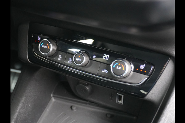 Opel CORSA-E Elegance 50kWh Two-Tone Apple Carplay Android Auto Navi Ecc Adap.Cruise Control 360° Camera Keyless Stoel-Stuurverwarming DAB Led Lmv 17" Verkeersbord detectie Rijstrooksensor Winter-Pakket Parkeer-Pakket Premium-Pakket 100% Dealeronderhouden Origineel Nederlandse Auto Nieuwprijs  €36.045,-