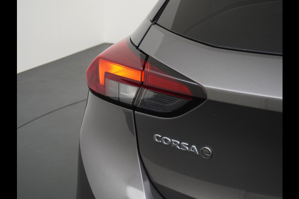 Opel CORSA-E Elegance 50kWh Two-Tone Apple Carplay Android Auto Navi Ecc Adap.Cruise Control 360° Camera Keyless Stoel-Stuurverwarming DAB Led Lmv 17" Verkeersbord detectie Rijstrooksensor Winter-Pakket Parkeer-Pakket Premium-Pakket 100% Dealeronderhouden Origineel Nederlandse Auto Nieuwprijs  €36.045,-