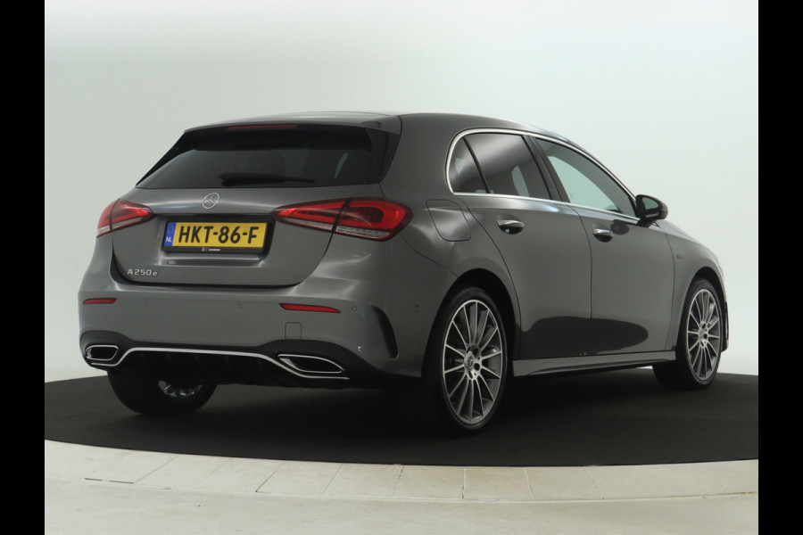 Mercedes-Benz A-Klasse 250 e AMG Plug-In Hybride | AMG Line | 19 AMG Velgen | Dosehoek Assist | Achteruitrijcamera | Inclusief 24 maanden MB Certified garantie voor Europa.