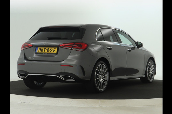 Mercedes-Benz A-Klasse 250 e AMG Plug-In Hybride | AMG Line | 19 AMG Velgen | Dosehoek Assist | Achteruitrijcamera | Inclusief 24 maanden MB Certified garantie voor Europa.