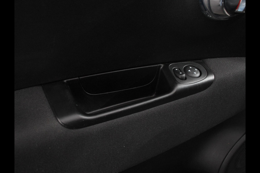 Fiat 500 1.0 Hybrid Dolcevita Finale Panorama dak Control Navigatie Apple Carplay/Android Auto Parkeer Sensoren Digitale Cockpit Climate Control Lichtmetalen Velgen Cruise Control Dab