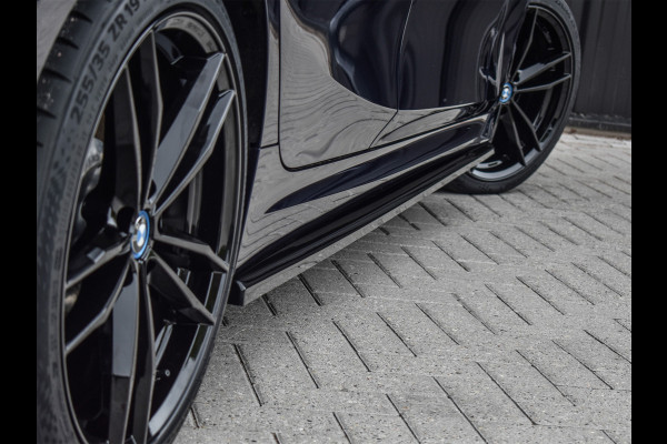 BMW 3-serie 330e xDRIVE | M-SPORT | TREKHAAK | SPORTSTOELEN | ACTIVE CRUISE CONTROL | CAMERA | LEDEREN BEKLEDING | DAB+ | HIFI SOUND | SHADO
