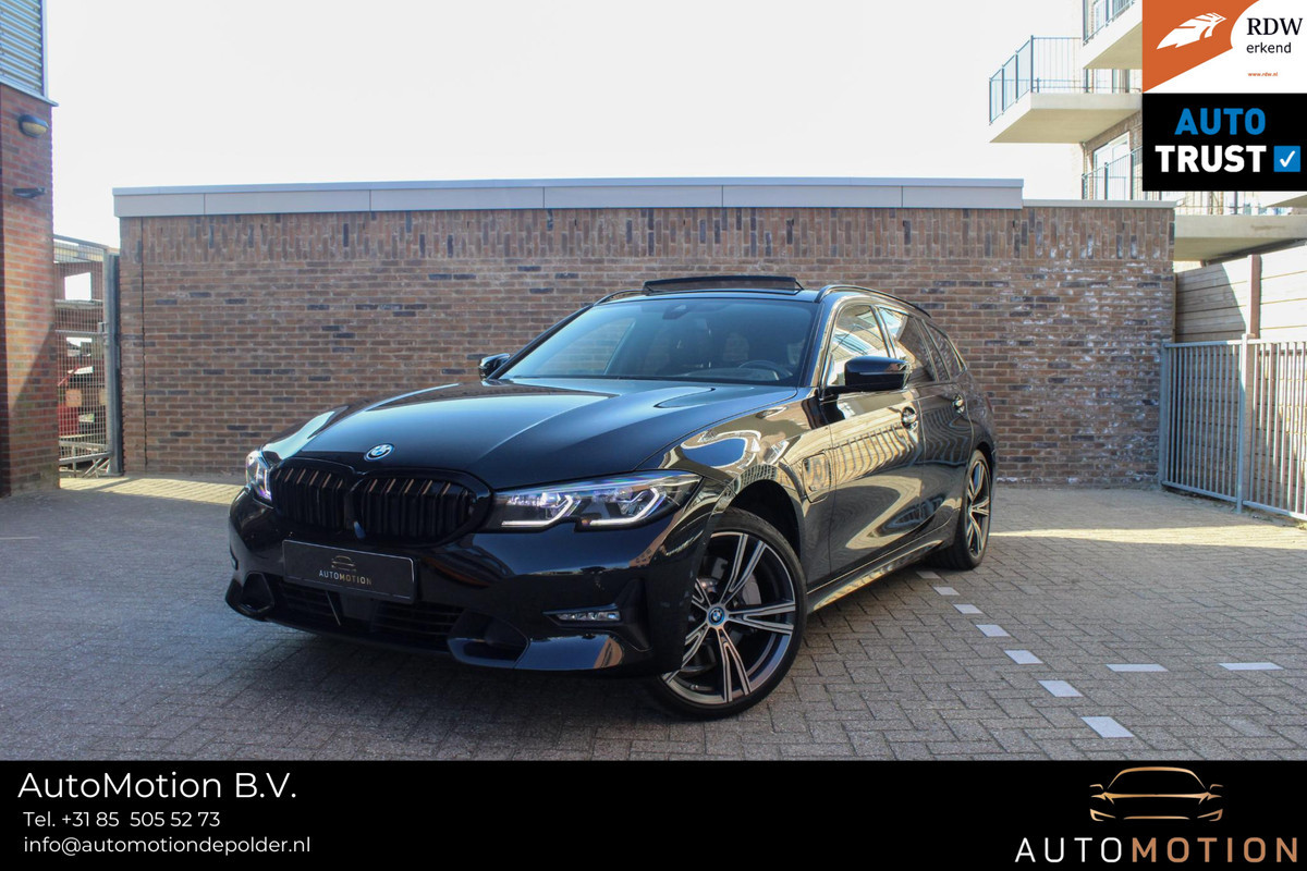 BMW 3 Serie Touring 330E XDRIVE TOURING | Pano | Camera |HUD onder andere voorzien van Panorama dak, ACC, Achteruitrijcamera, Sfeerverlichting, Dode hoek detectie, Front assist, parkeer assistent, Apple CarPlay, Head-up display, Stoelverwarming, Keyless, BMW laserlight & Elektrische trekhaak. BMW 3 Serie Touring 330E XDRIVE TOURING | Pano | Camera |HUD onder andere voorzien van Panorama dak, ACC, Achteruitrijcamera, Sfeerverlichting, Dode hoek detectie, Front assist, parkeer assistent, Apple CarPlay, Head-up display, Stoelverwarming, Keyless, BMW laserlight & Elektrische trekhaak.