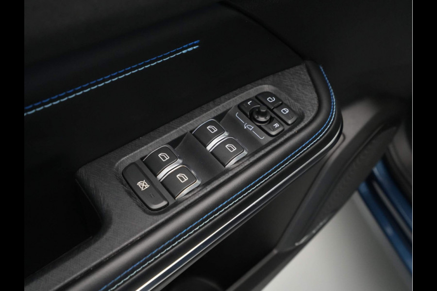 Lynk & Co 01 1.5 Hybride Panorama Camera Stoelverwarming Side Assist Keyless 201