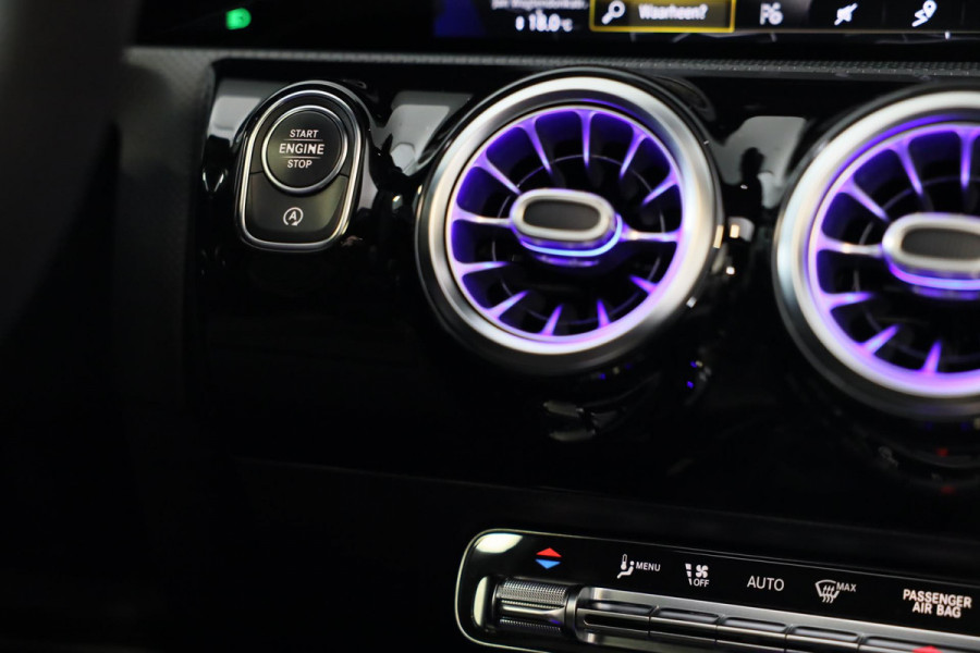 Mercedes-Benz A-Klasse 200 AMG 45 Look / Aut / 163 Pk / Navi / Camera / Cruise Control / F1 Flippers / Open Panoramadak / Led / 20
