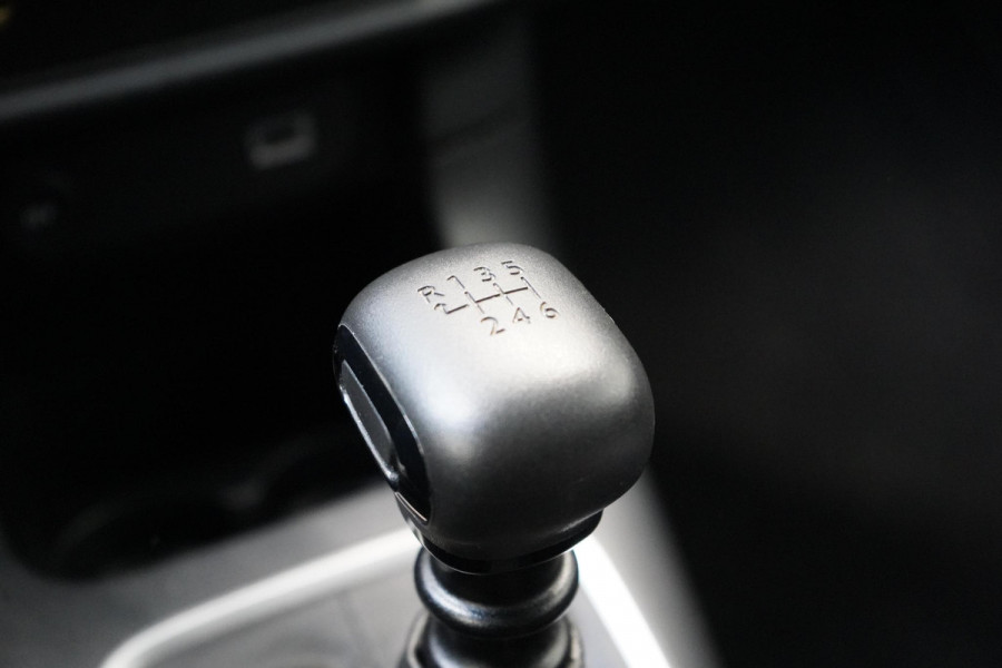 Citroën C3 1.2 PureTech S&S 110pk Shine | Navigatie | Achteruitrijcamera | Climate control | Cruise control