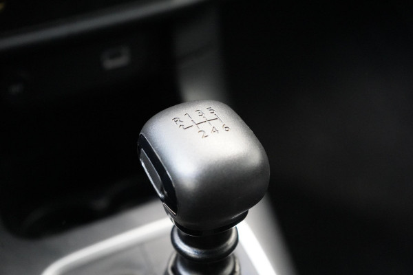 Citroën C3 1.2 PureTech S&S 110pk Shine | Navigatie | Achteruitrijcamera | Climate control | Cruise control