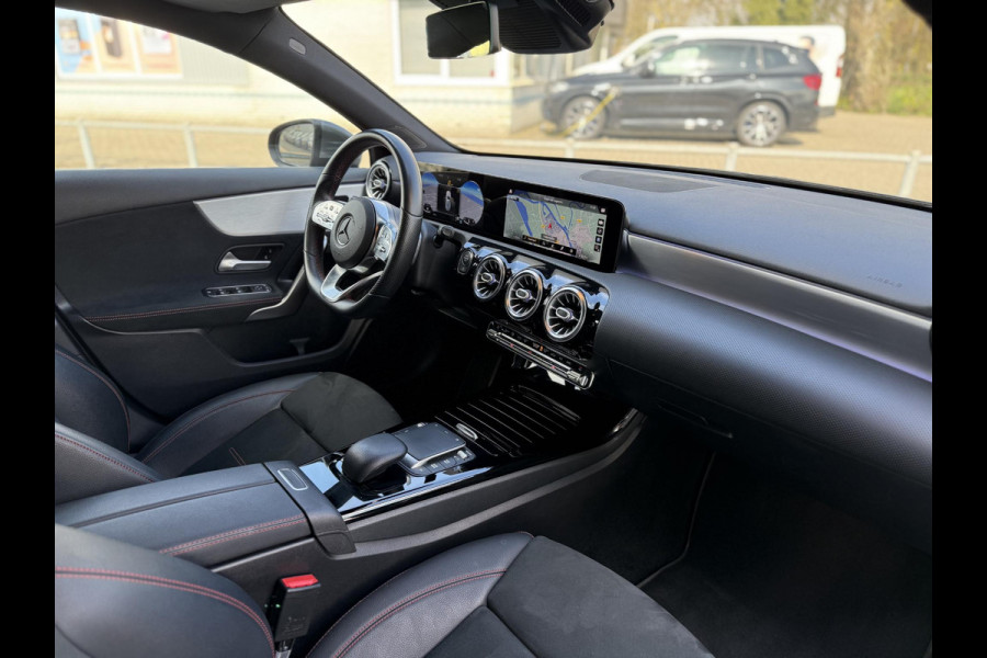 Mercedes-Benz A-Klasse 180 Aut. AMG | Camera | Sfeer | Apple Carplay |