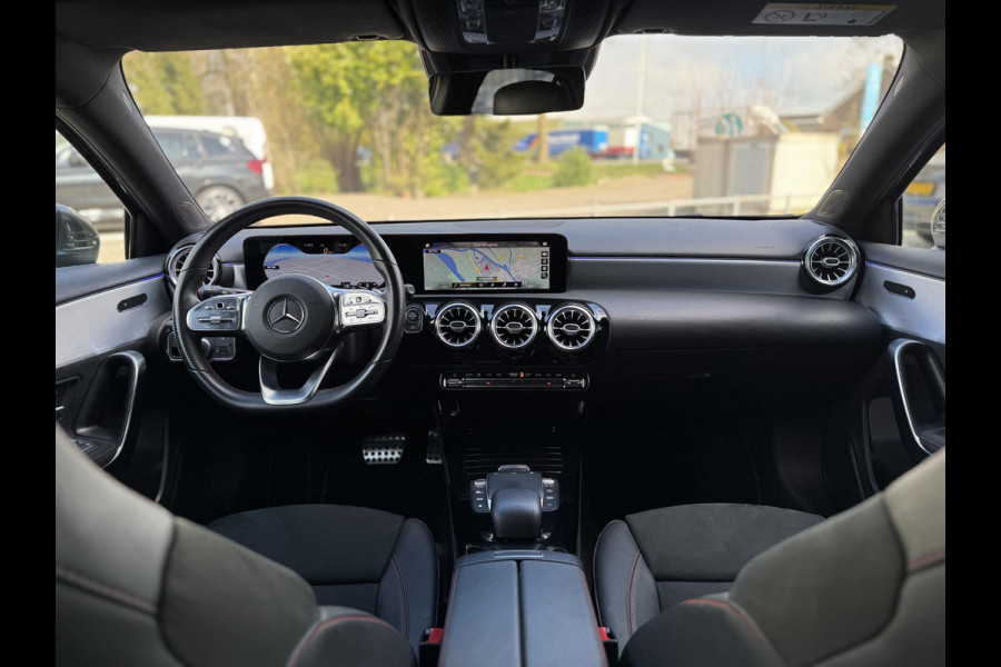Mercedes-Benz A-Klasse 180 Aut. AMG | Camera | Sfeer | Apple Carplay |