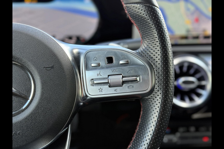 Mercedes-Benz A-Klasse 180 Aut. AMG | Camera | Sfeer | Apple Carplay |