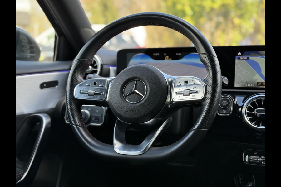 Mercedes-Benz A-Klasse 180 Aut. AMG | Camera | Sfeer | Apple Carplay |