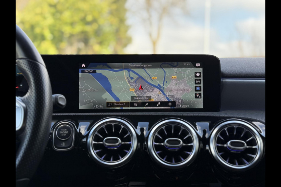 Mercedes-Benz A-Klasse 180 Aut. AMG | Camera | Sfeer | Apple Carplay |