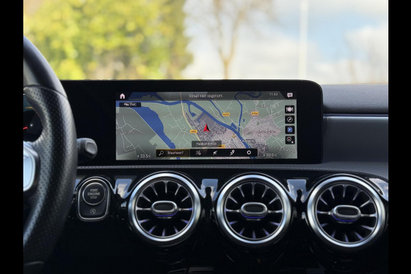 Mercedes-Benz A-Klasse 180 Aut. AMG | Camera | Sfeer | Apple Carplay |