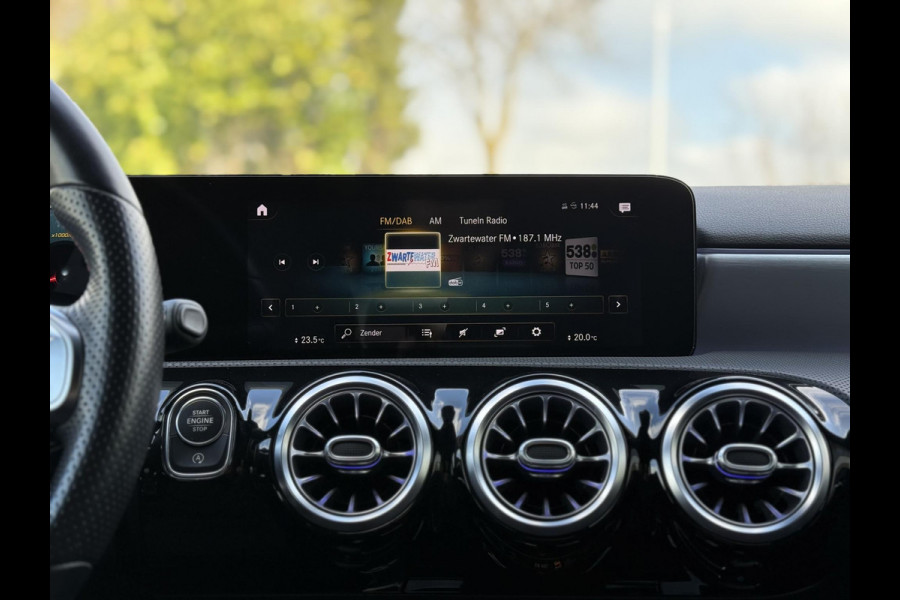 Mercedes-Benz A-Klasse 180 Aut. AMG | Camera | Sfeer | Apple Carplay |
