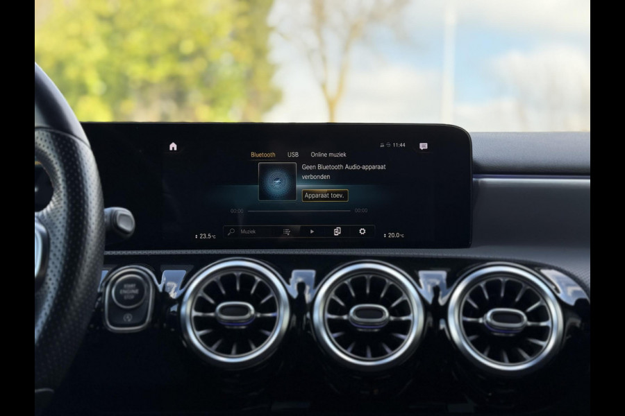 Mercedes-Benz A-Klasse 180 Aut. AMG | Camera | Sfeer | Apple Carplay |