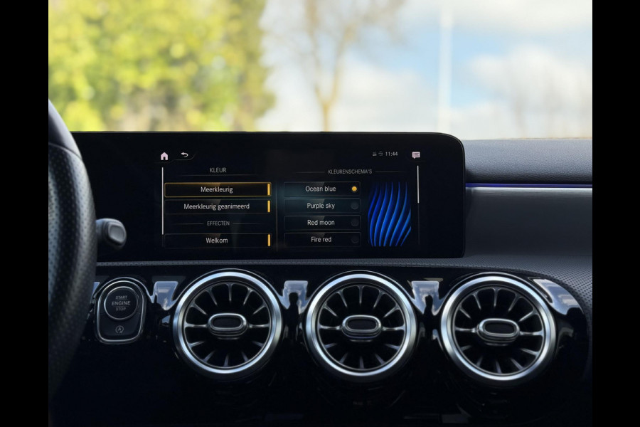 Mercedes-Benz A-Klasse 180 Aut. AMG | Camera | Sfeer | Apple Carplay |