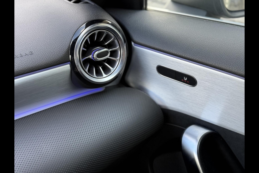 Mercedes-Benz A-Klasse 180 Aut. AMG | Camera | Sfeer | Apple Carplay |