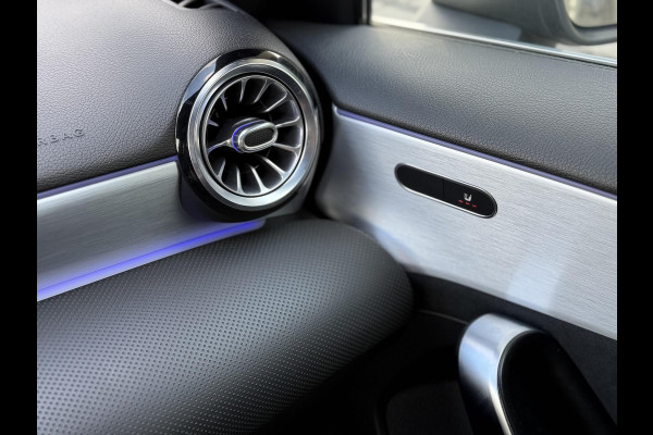 Mercedes-Benz A-Klasse 180 Aut. AMG | Camera | Sfeer | Apple Carplay |