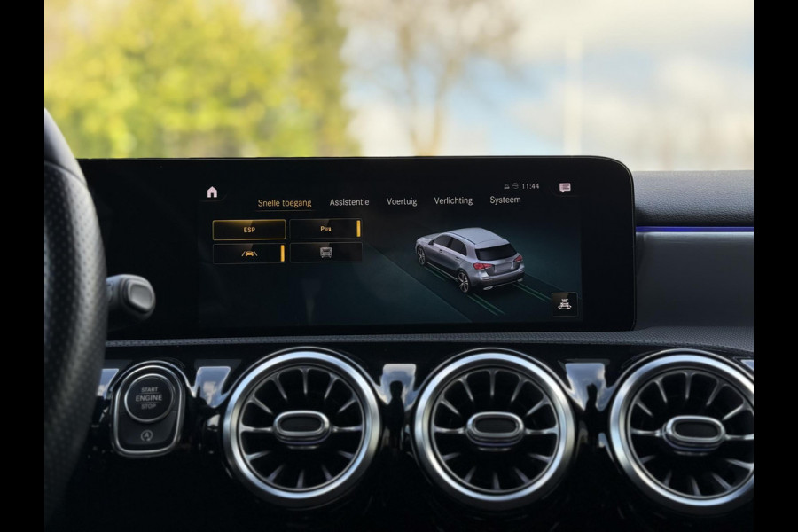 Mercedes-Benz A-Klasse 180 Aut. AMG | Camera | Sfeer | Apple Carplay |