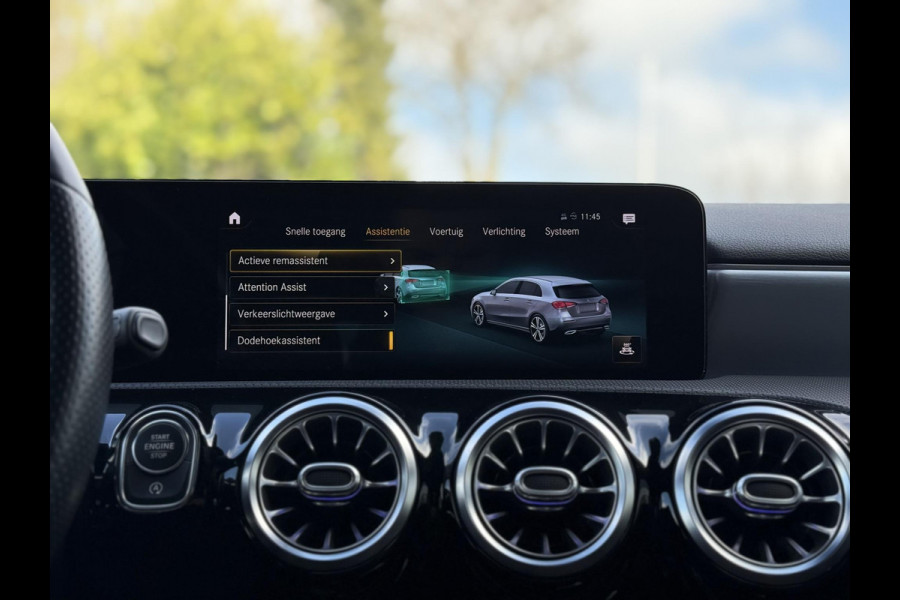 Mercedes-Benz A-Klasse 180 Aut. AMG | Camera | Sfeer | Apple Carplay |