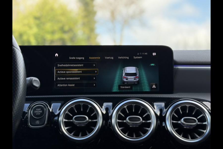 Mercedes-Benz A-Klasse 180 Aut. AMG | Camera | Sfeer | Apple Carplay |