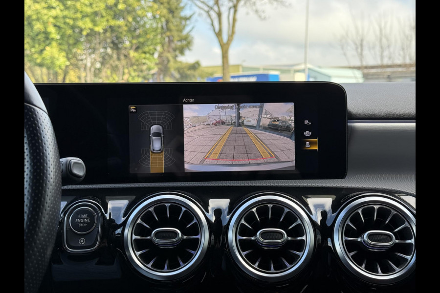 Mercedes-Benz A-Klasse 180 Aut. AMG | Camera | Sfeer | Apple Carplay |