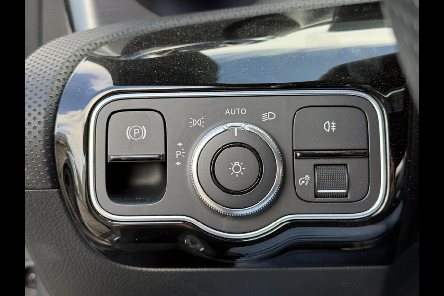 Mercedes-Benz A-Klasse 180 Aut. AMG | Camera | Sfeer | Apple Carplay |