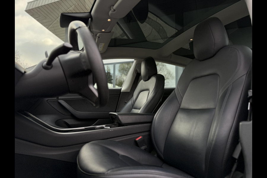 Tesla Model 3 Range Plus | Autopilot | Panorama | Trekhaak | Camera