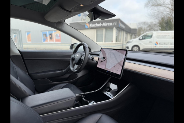 Tesla Model 3 Range Plus | Autopilot | Panorama | Trekhaak | Camera