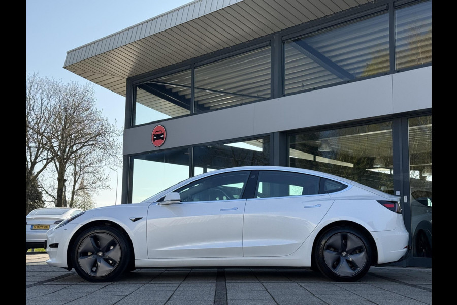 Tesla Model 3 Range Plus Autopilot Panorama Trekhaak Leder Navi