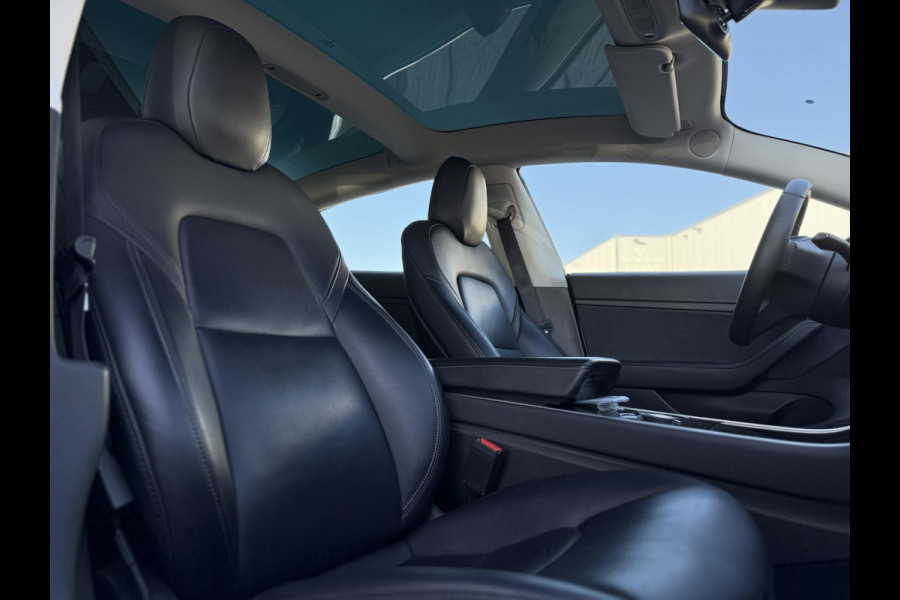 Tesla Model 3 Range Plus Autopilot Panorama Trekhaak Leder Navi