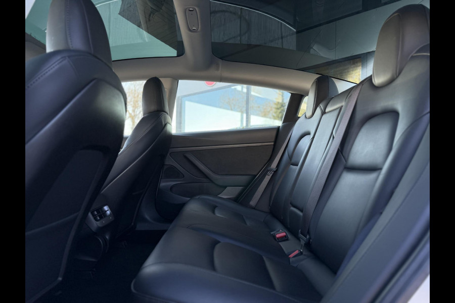 Tesla Model 3 Range Plus Autopilot Panorama Trekhaak Leder Navi